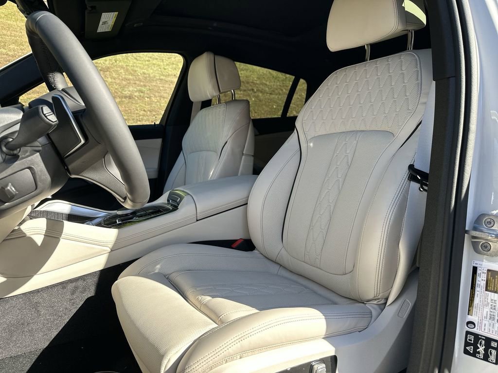 New 2026 BMW X6 xDrive40i image 13