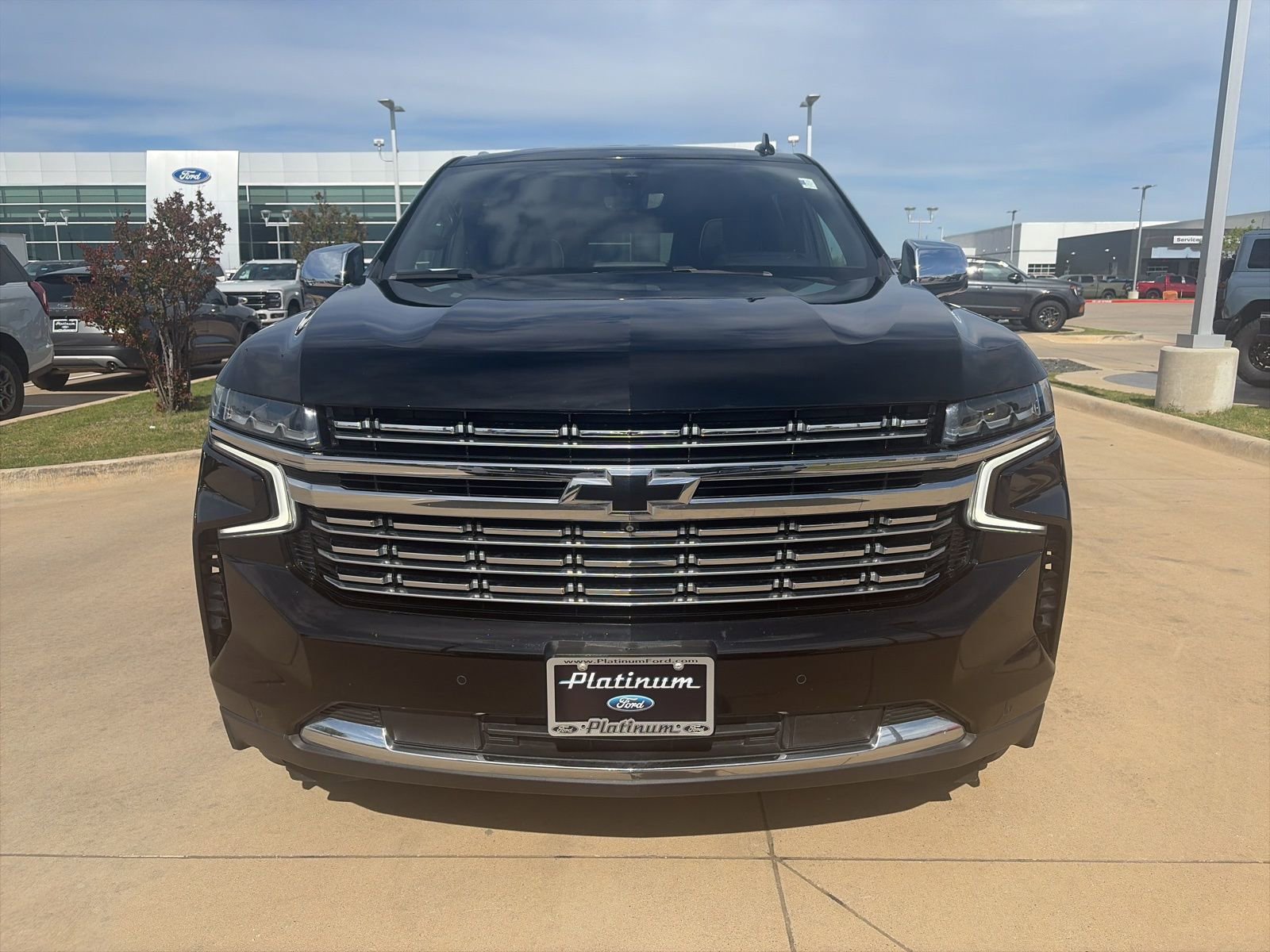 Used 2021 Chevrolet Suburban Premier w/ Premium Package image 8