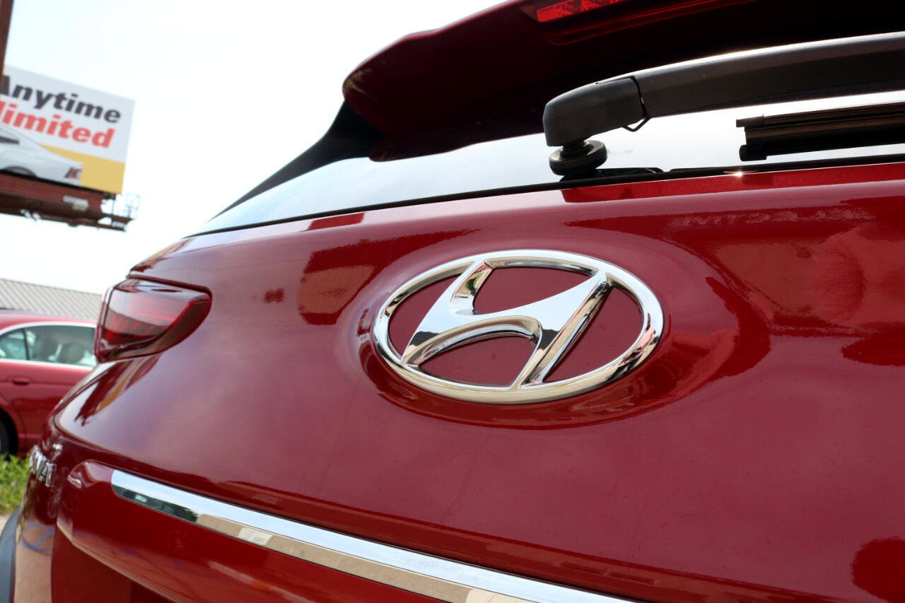 Used 2021 Hyundai Kona Limited w/ Winter Weather Package image 12