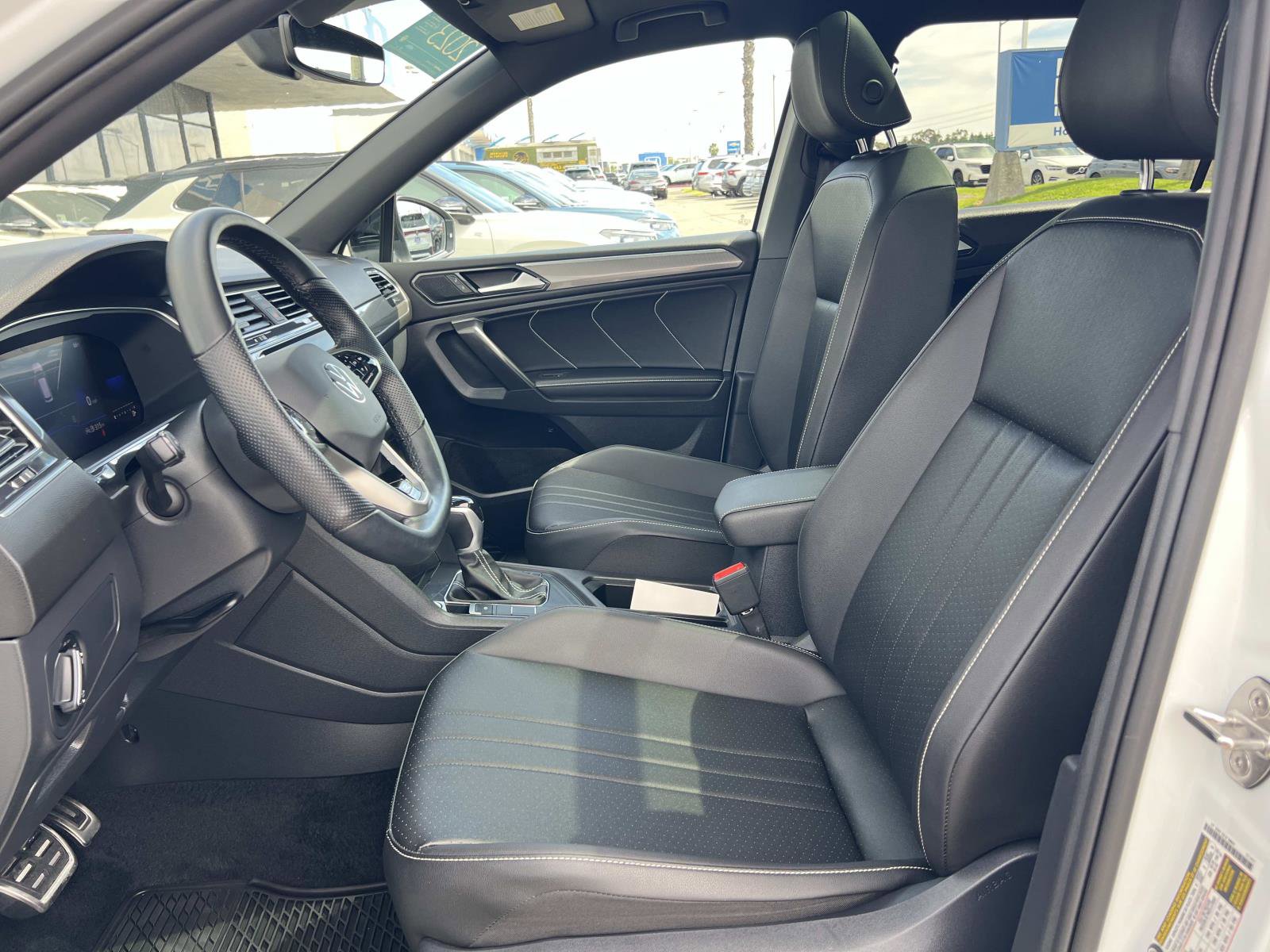 Used 2023 Volkswagen Tiguan SE R-Line image 18