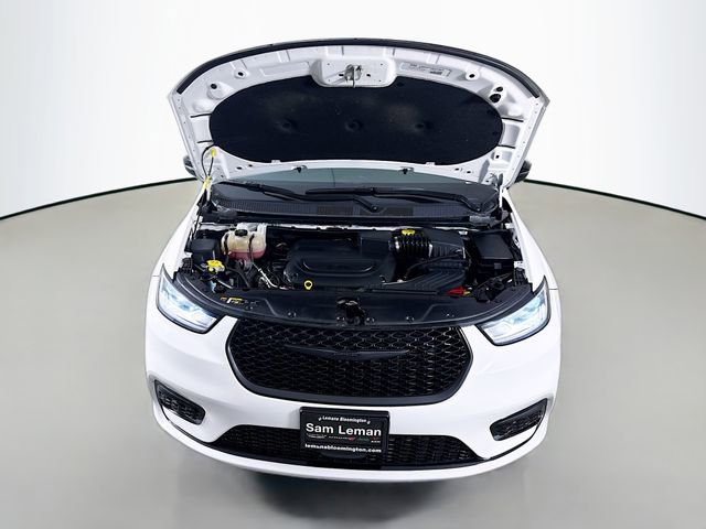 Used 2025 Chrysler Pacifica Limited image 31