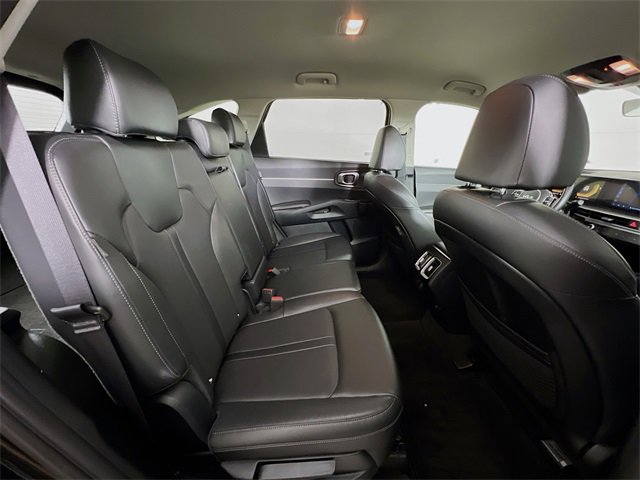 Used 2024 Kia Sorento S image 41