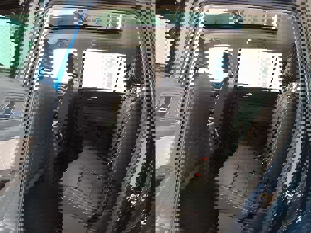 Used 2023 Volkswagen Atlas SE image 18