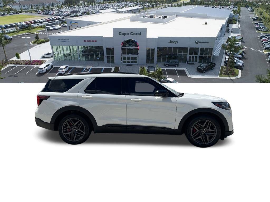 Used 2025 Ford Explorer ST AWD/4WD image 4