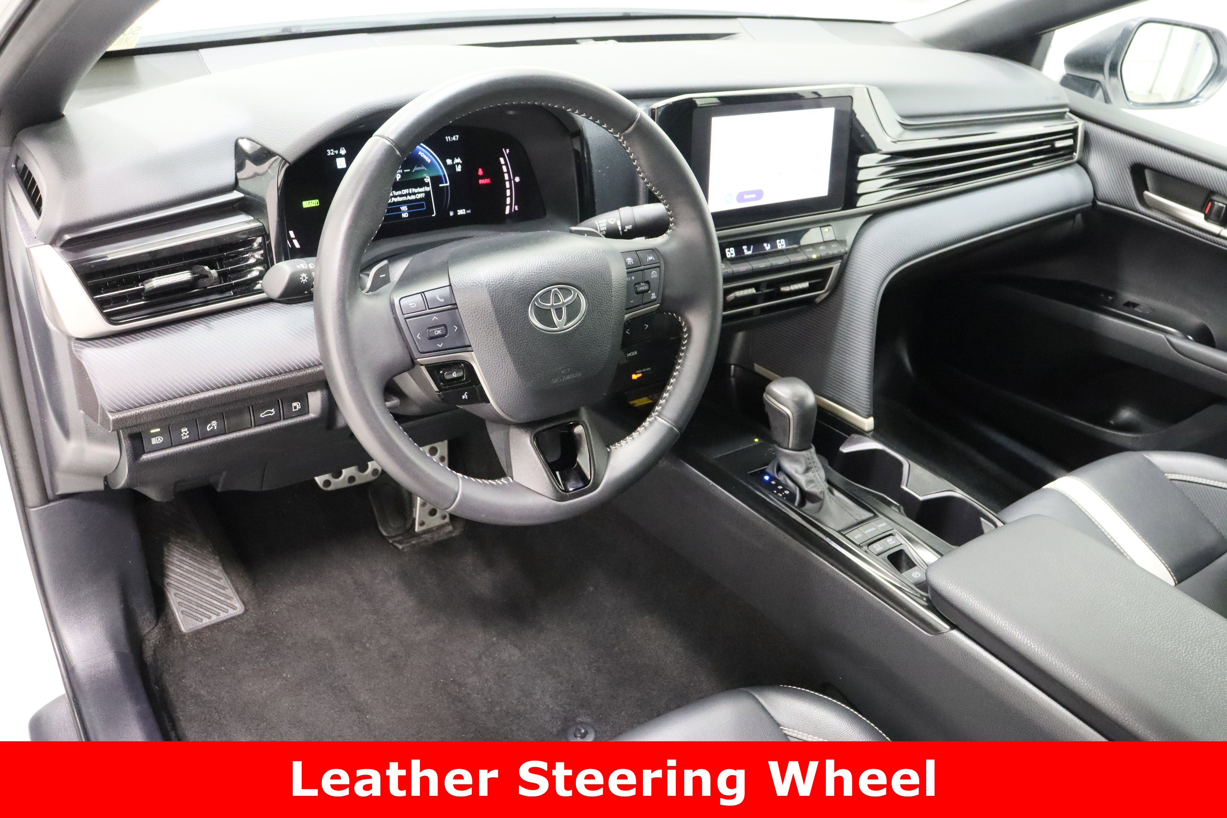 Used 2025 Toyota Camry SE image 13