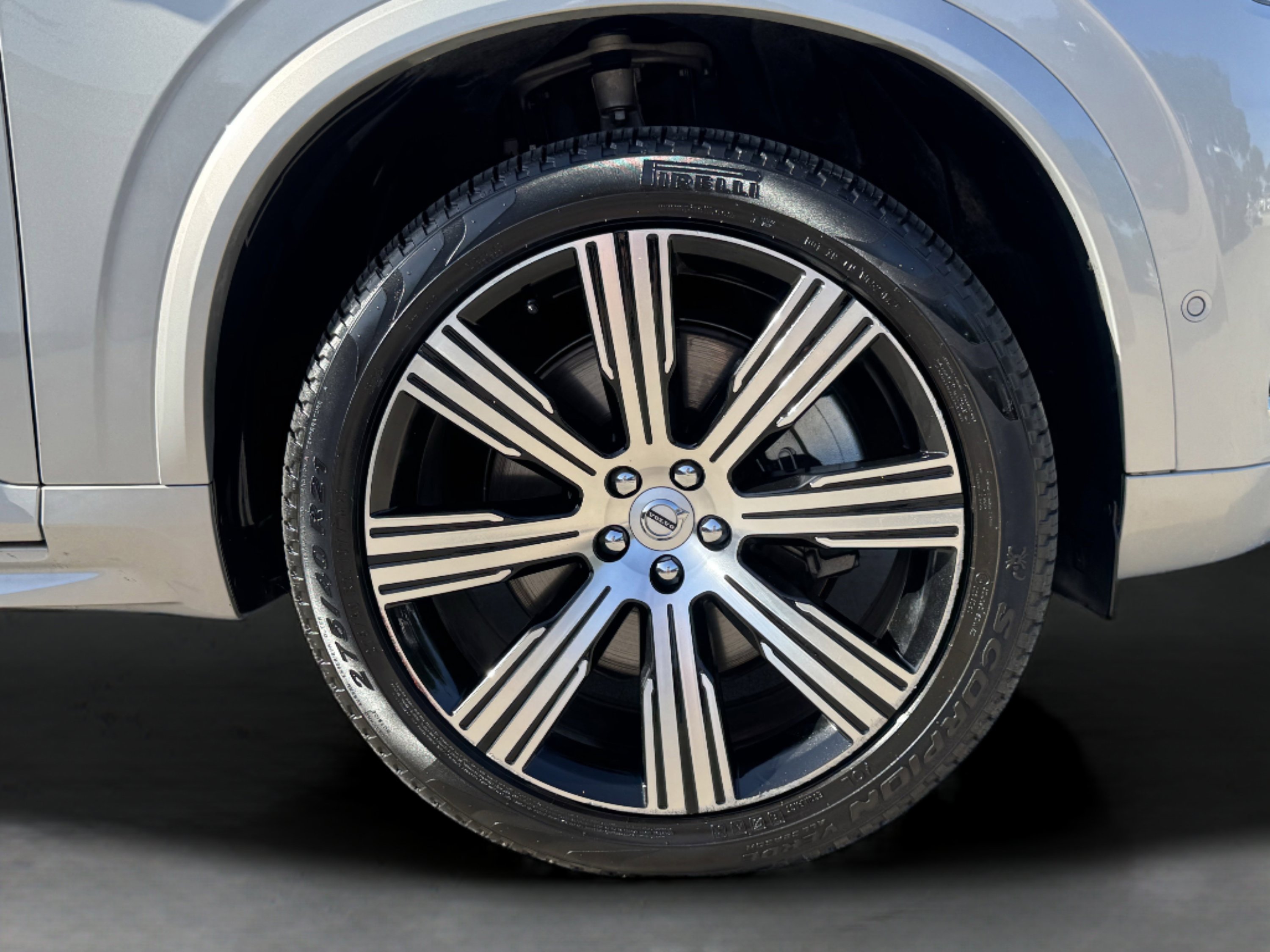 Used 2024 Volvo XC90 T8 Ultimate w/ Lounge Package image 9