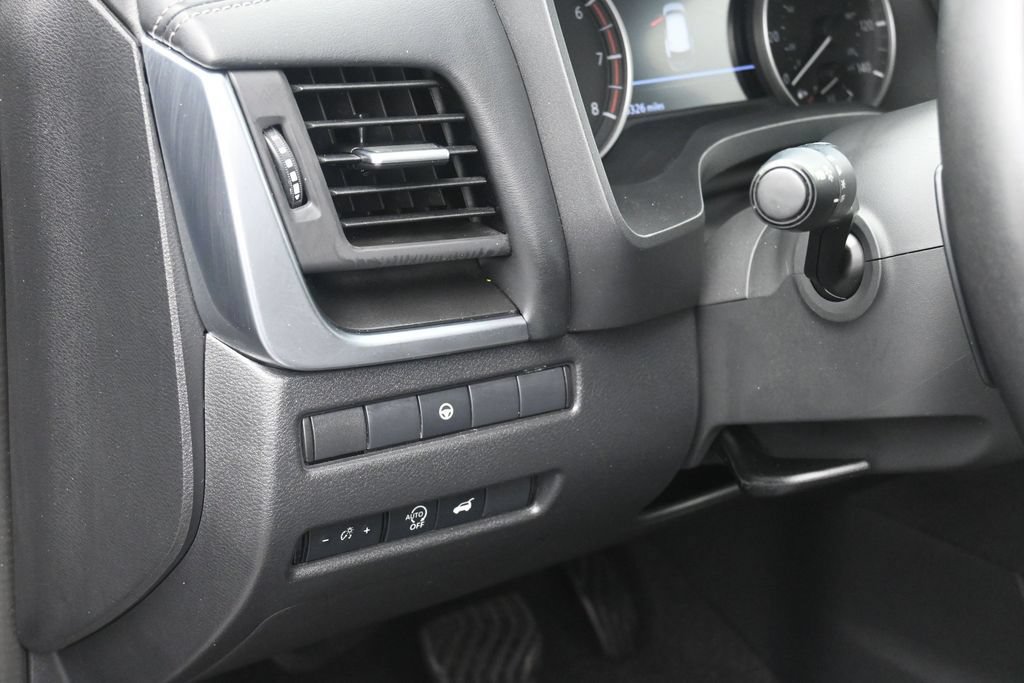 Used 2025 Nissan Rogue SV FWD image 13