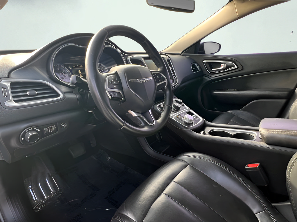 Used 2017 Chrysler 200 Limited Platinum FWD image 2