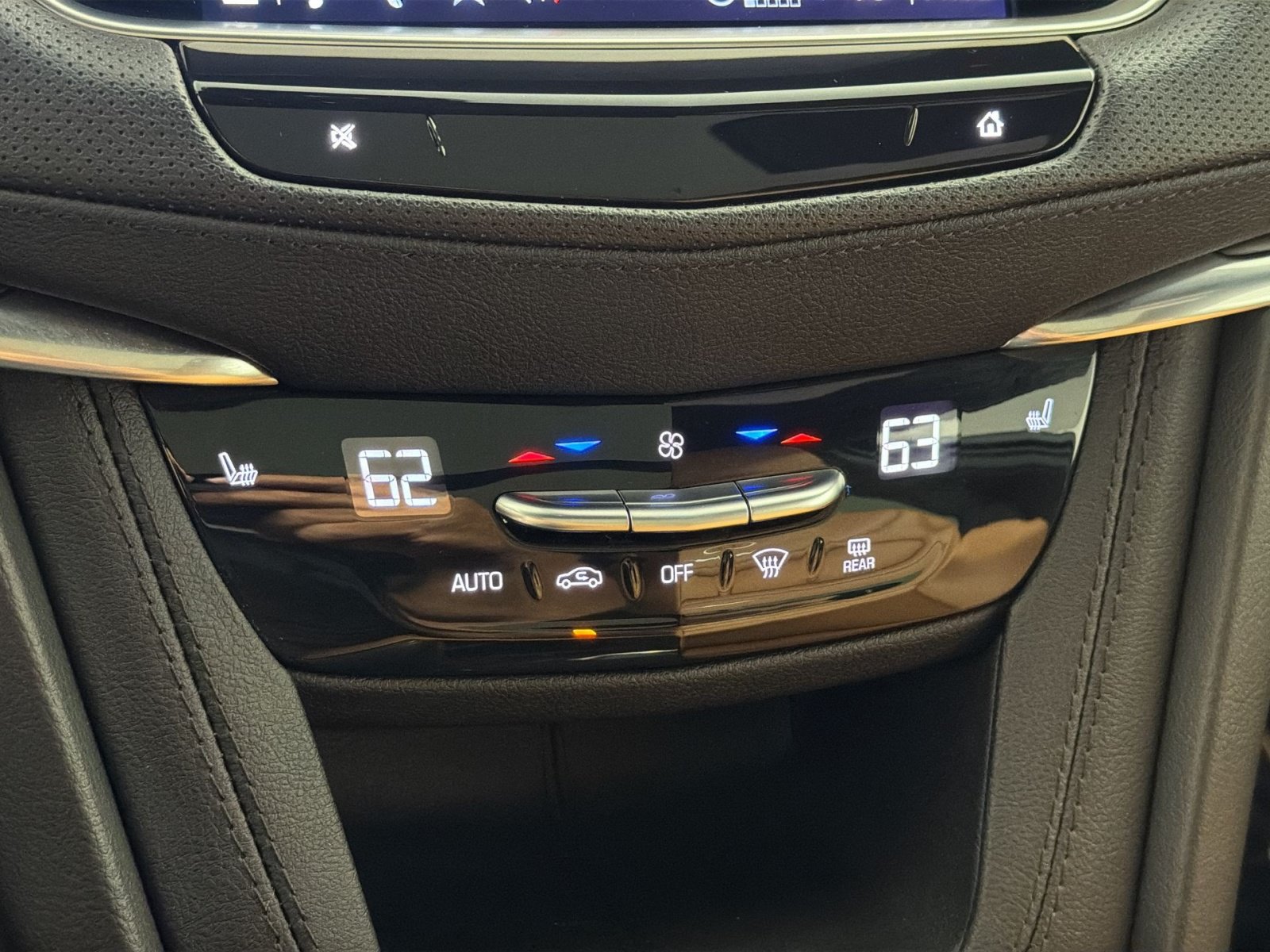 Used 2024 Cadillac XT5 Premium Luxury w/ LPO, Floor Liner Package AWD/4WD image 21