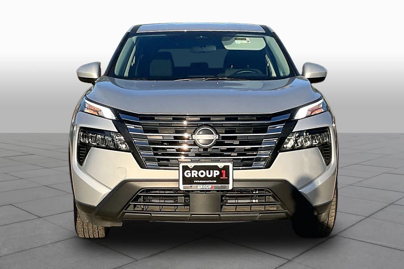 Used 2025 Nissan Rogue SV FWD image 4