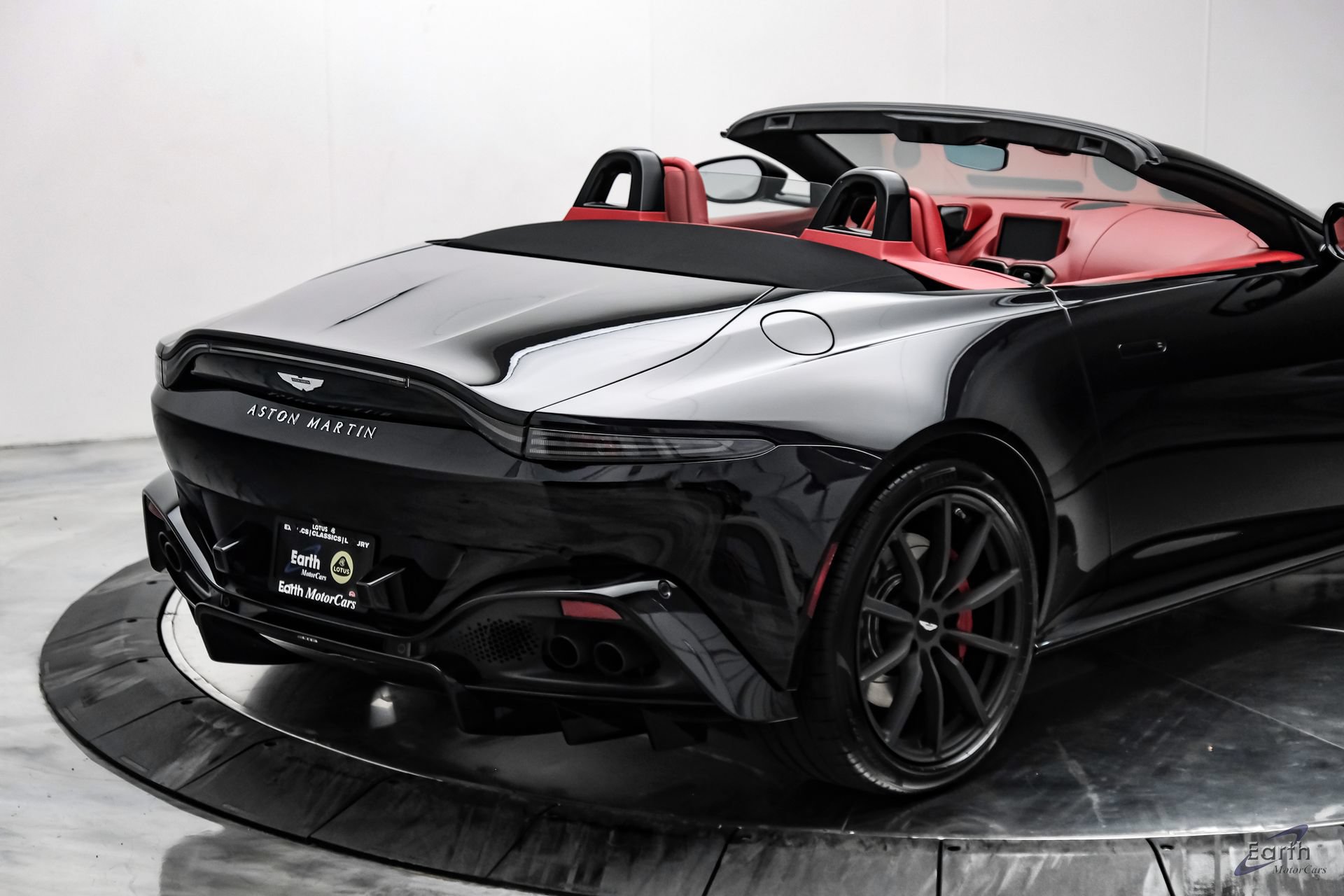 Used 2022 Aston Martin V8 Vantage Roadster RWD image 23