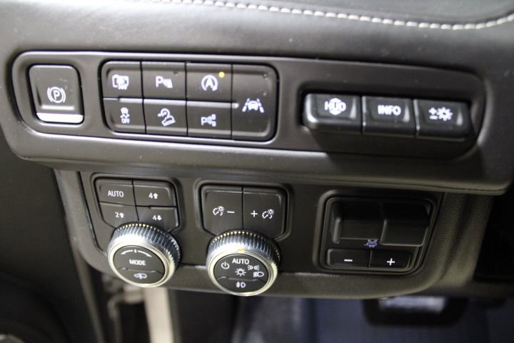 Used 2023 GMC Yukon XL Denali Ultimate w/ LPO, Floor Liner Package image 38