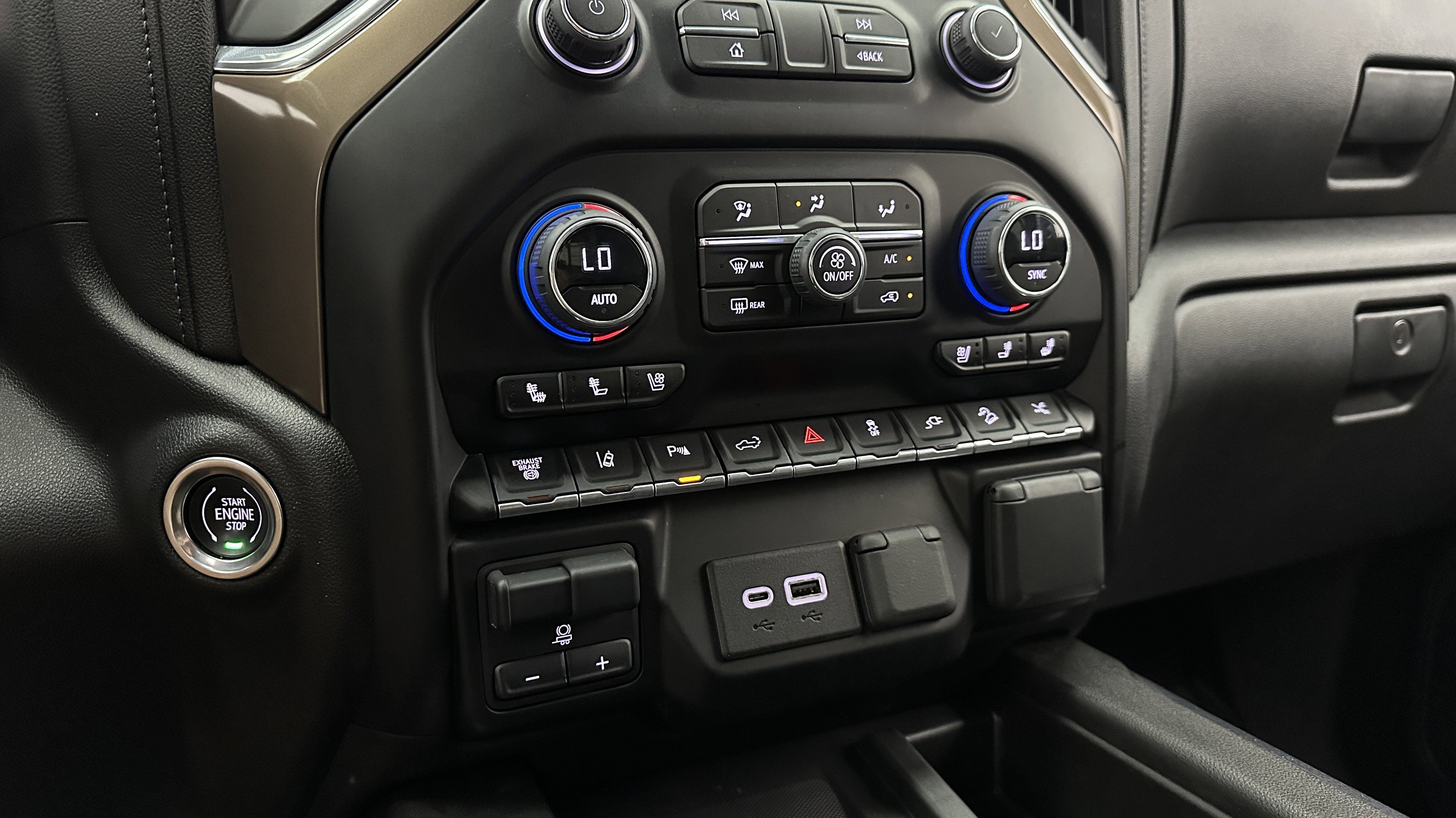 Used 2023 Chevrolet Silverado 2500 High Country w/ Z71 Off-Road Package image 13