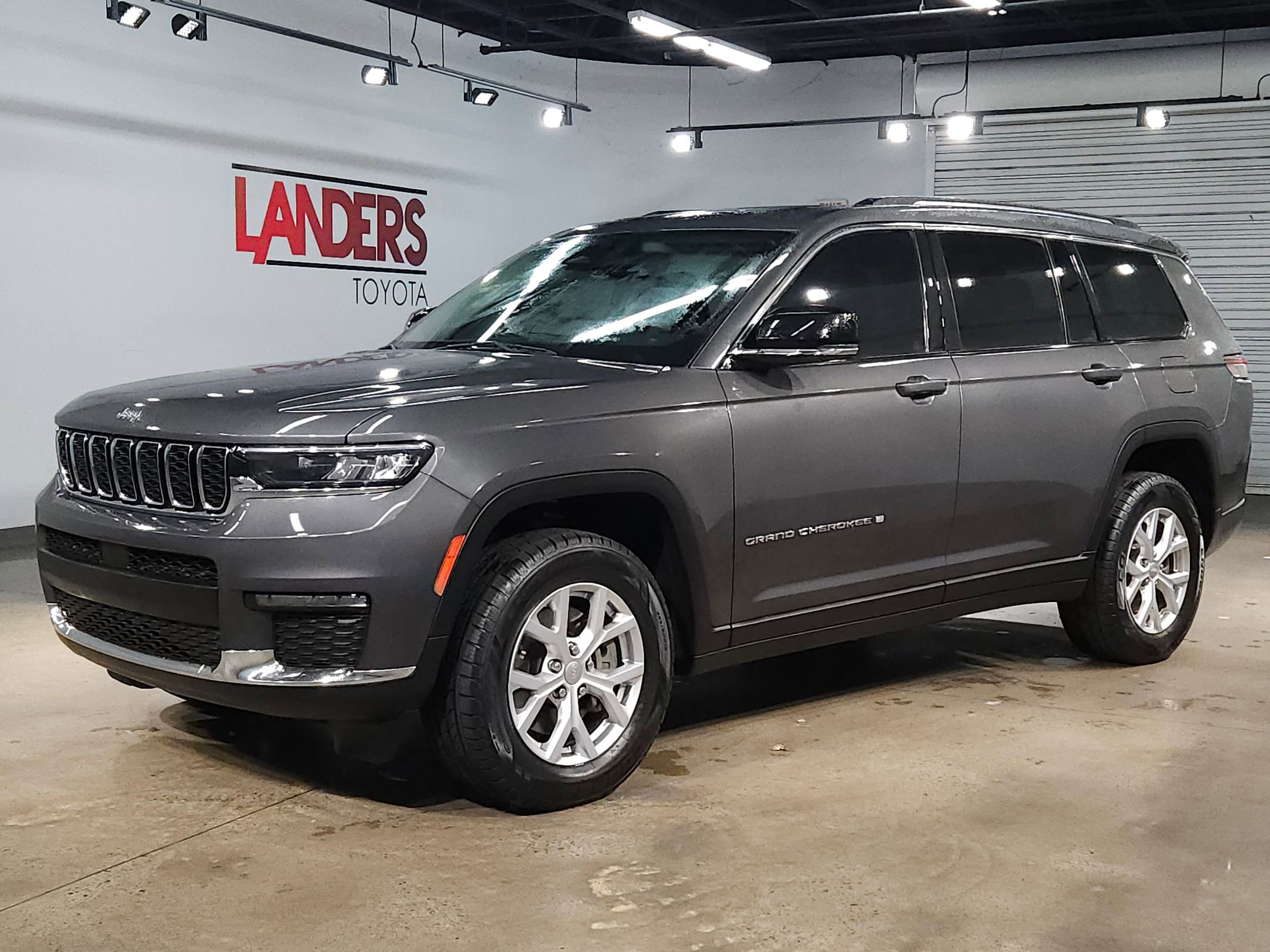 Used 2022 Jeep Grand Cherokee L Limited image 3