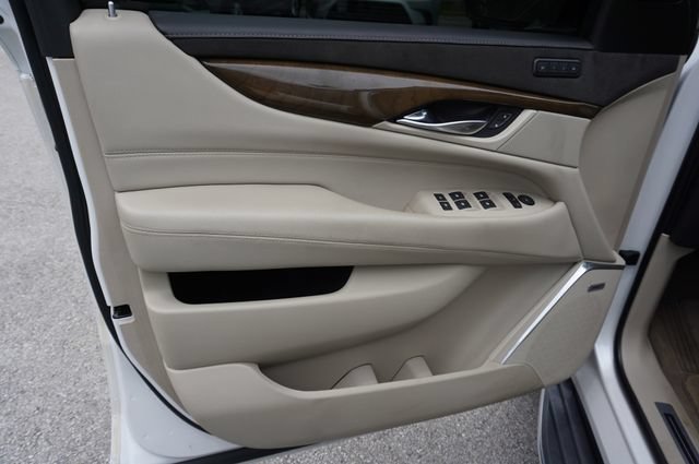 Used 2019 Cadillac Escalade ESV Luxury RWD image 25