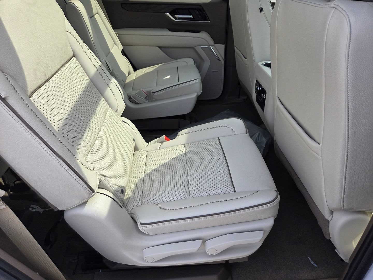New 2026 GMC Yukon Denali w/ Sun & Power Step Package AWD/4WD image 24