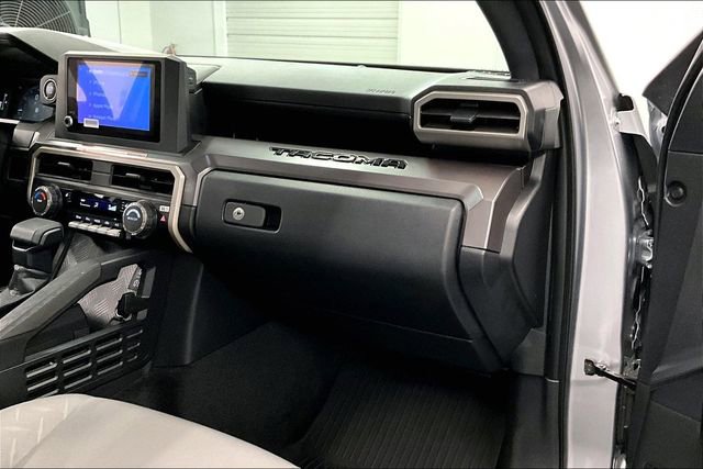 Used 2025 Toyota Tacoma SR5 AWD/4WD image 19