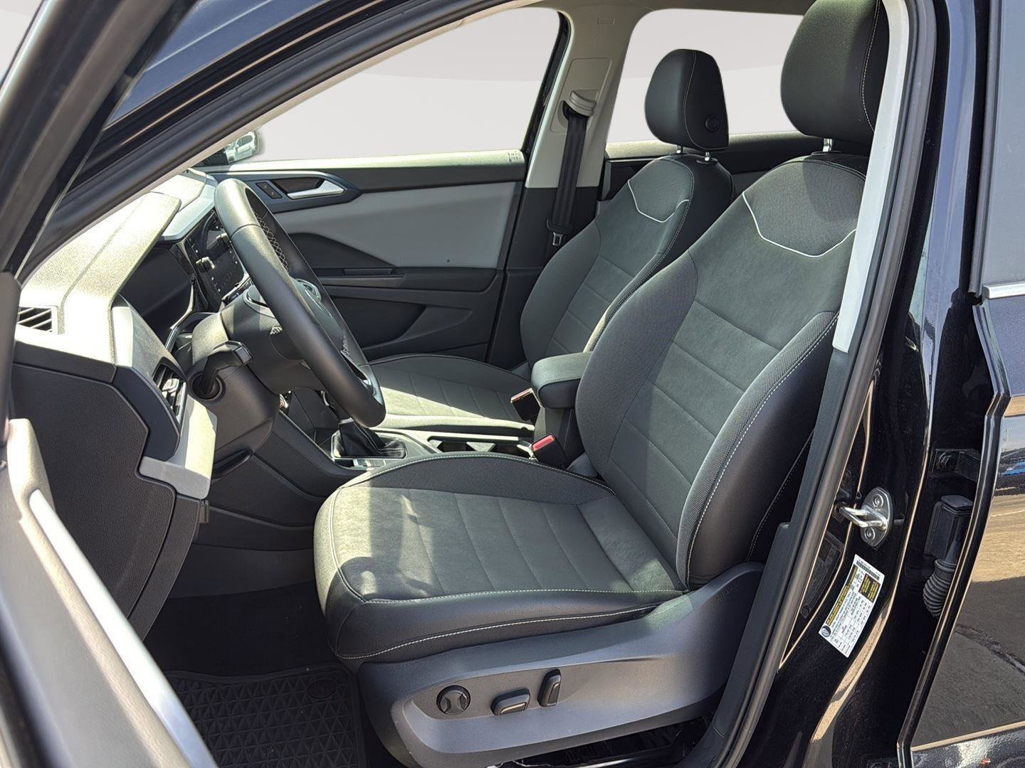 Used 2023 Volkswagen Taos SE image 11