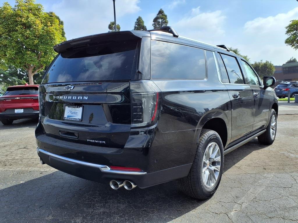 New 2026 Chevrolet Suburban Premier image 4