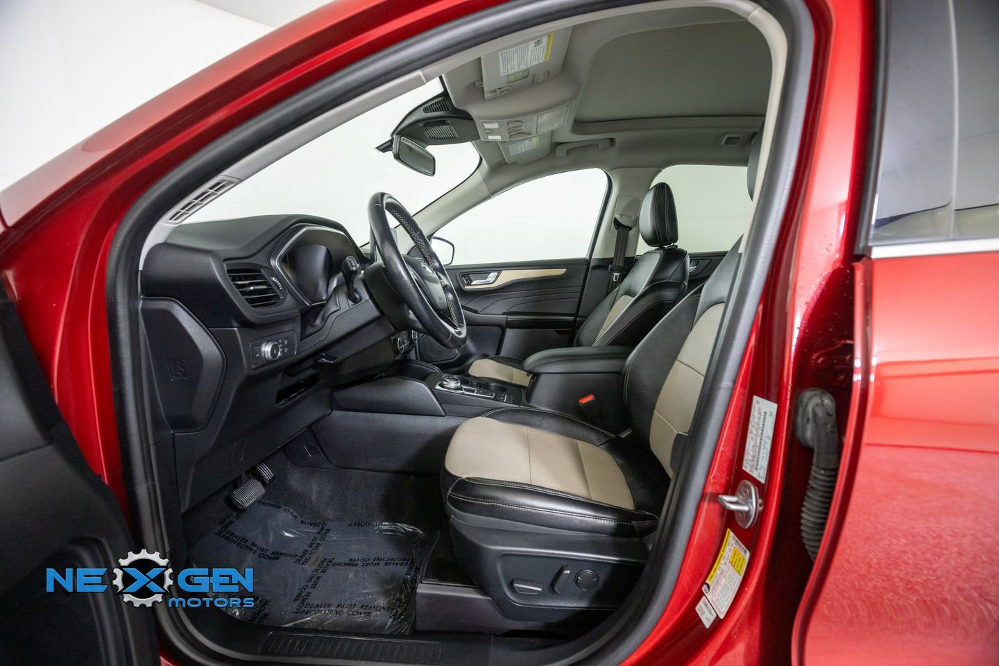 Used 2021 Ford Escape Titanium w/ Titanium Elite Package AWD/4WD image 11