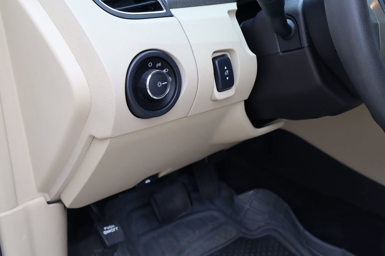 Used 2018 Ford Taurus SE FWD image 21