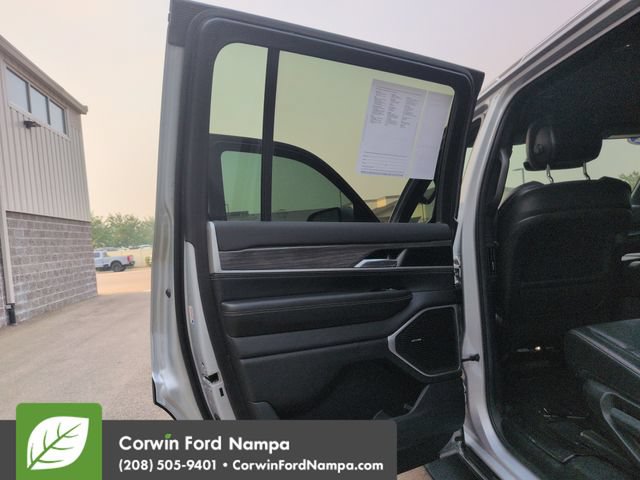 Used 2022 Jeep Wagoneer Series II AWD/4WD image 24
