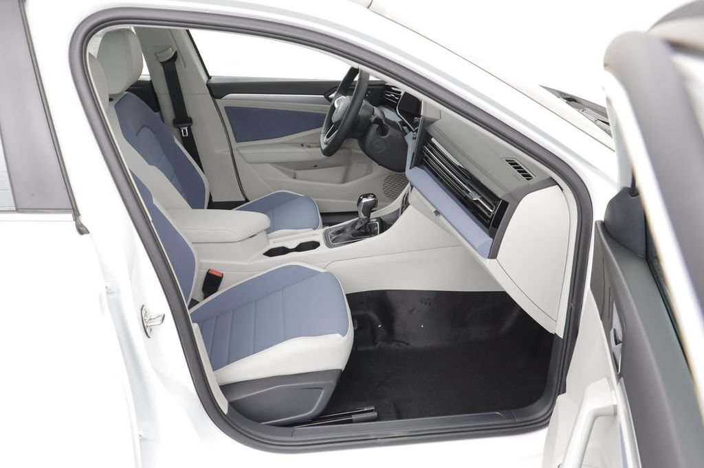 New 2026 Volkswagen Jetta SE FWD image 20
