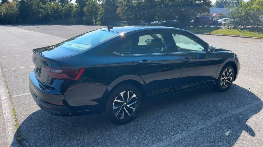 Used 2024 Volkswagen Jetta S image 2