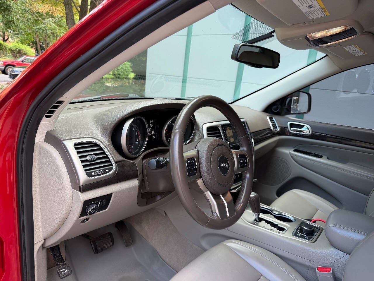 Used 2011 Jeep Grand Cherokee Laredo AWD/4WD image 9