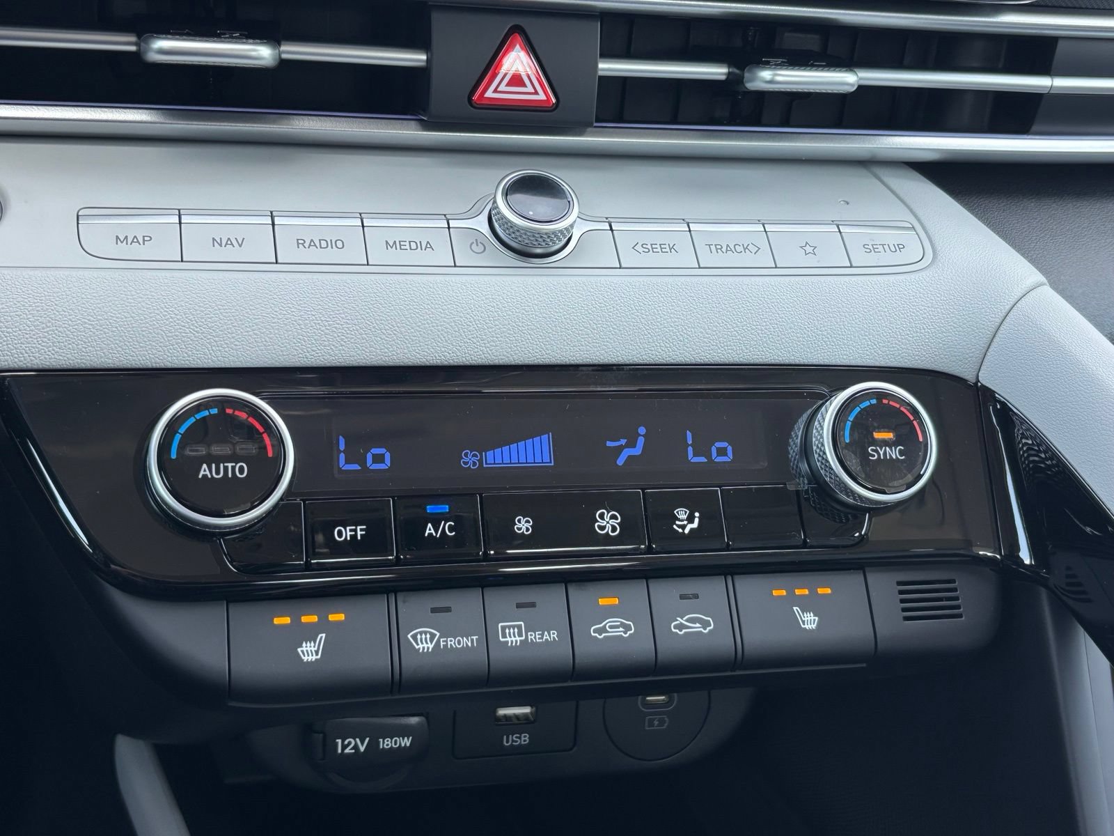 New 2026 Hyundai Elantra Limited FWD image 18
