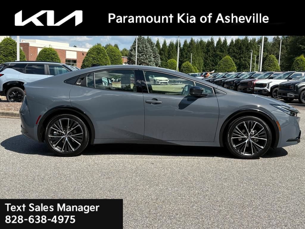 Used 2026 Toyota Prius XLE FWD image 7