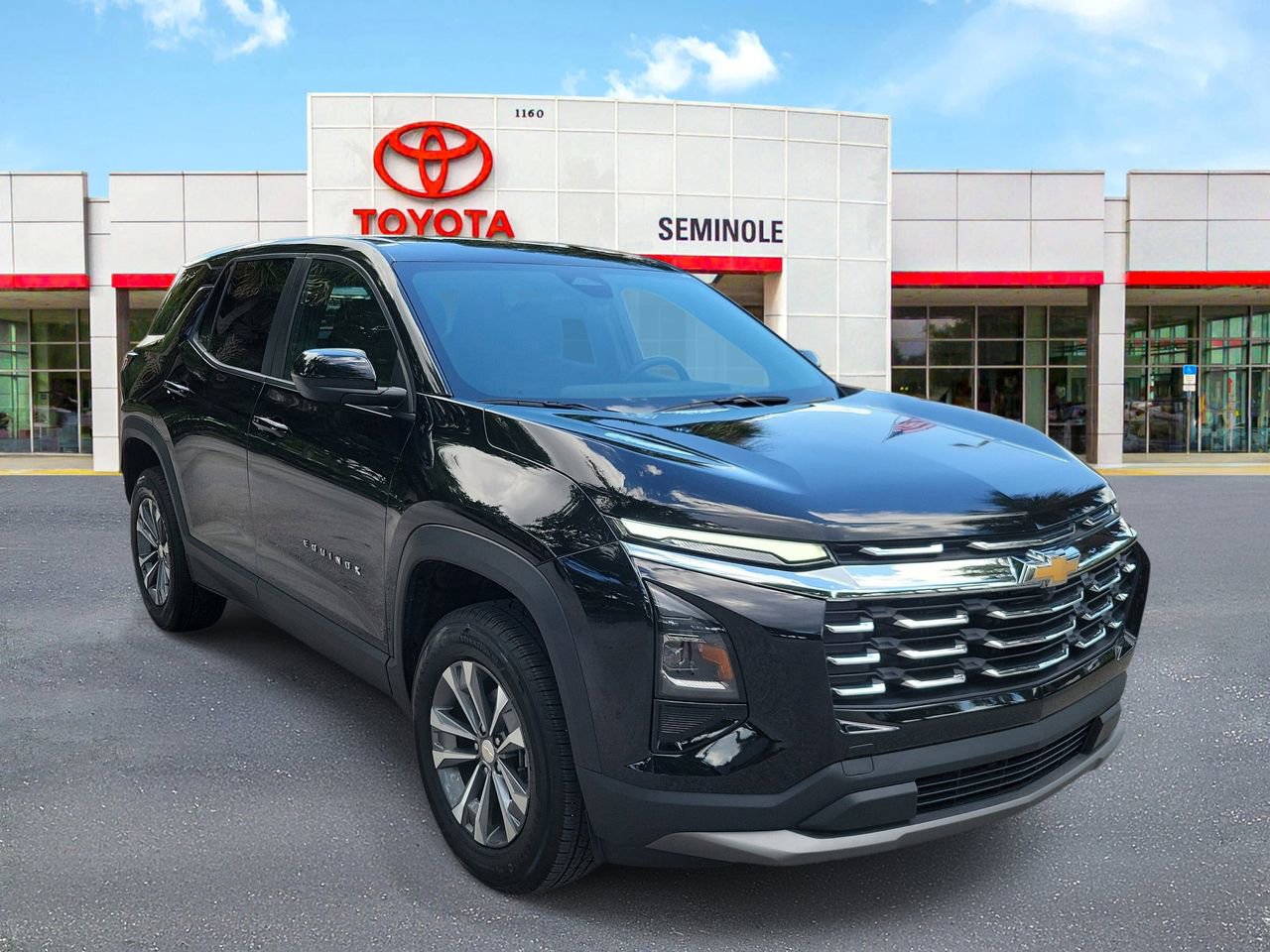 Used 2026 Chevrolet Equinox LT FWD image 2