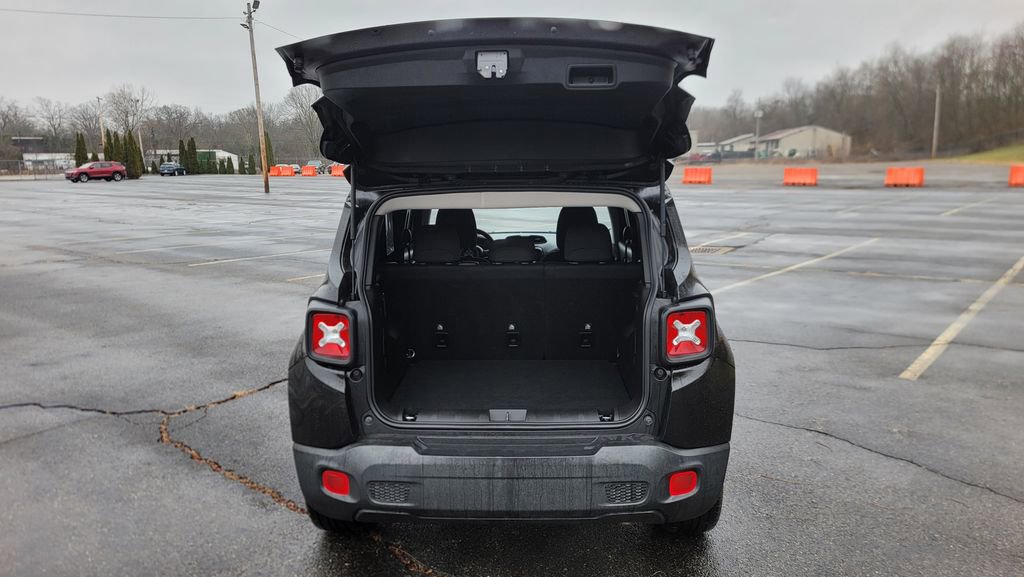 Used 2021 Jeep Renegade Latitude image 11