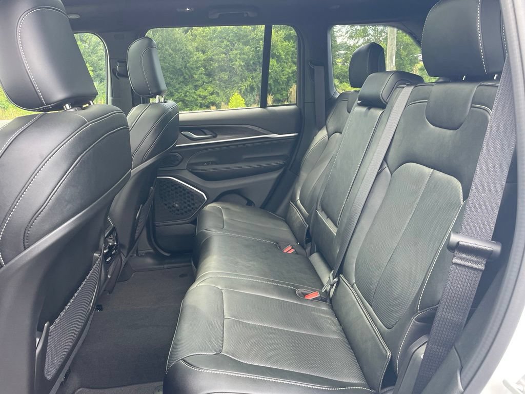 New 2026 Jeep Grand Cherokee Limited AWD/4WD image 11