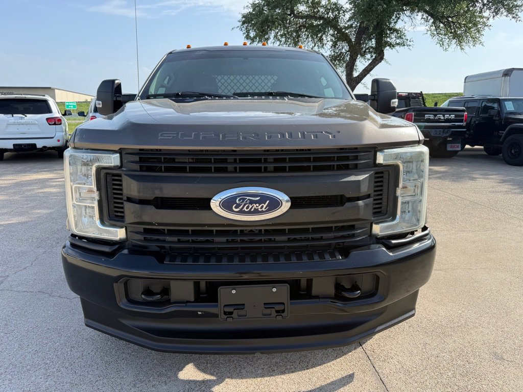 Used 2017 Ford F350 4x4 Crew Cab DRW Super Duty image 2