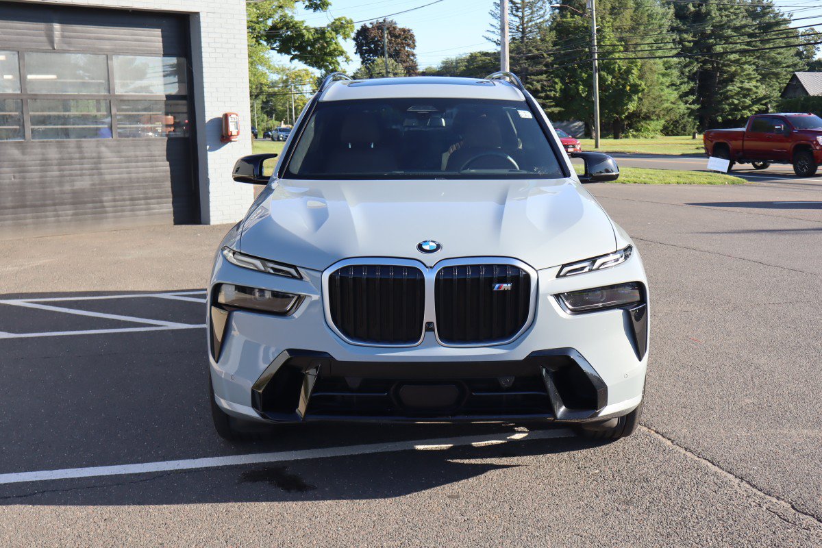 Used 2026 BMW X7 M60i AWD/4WD image 3