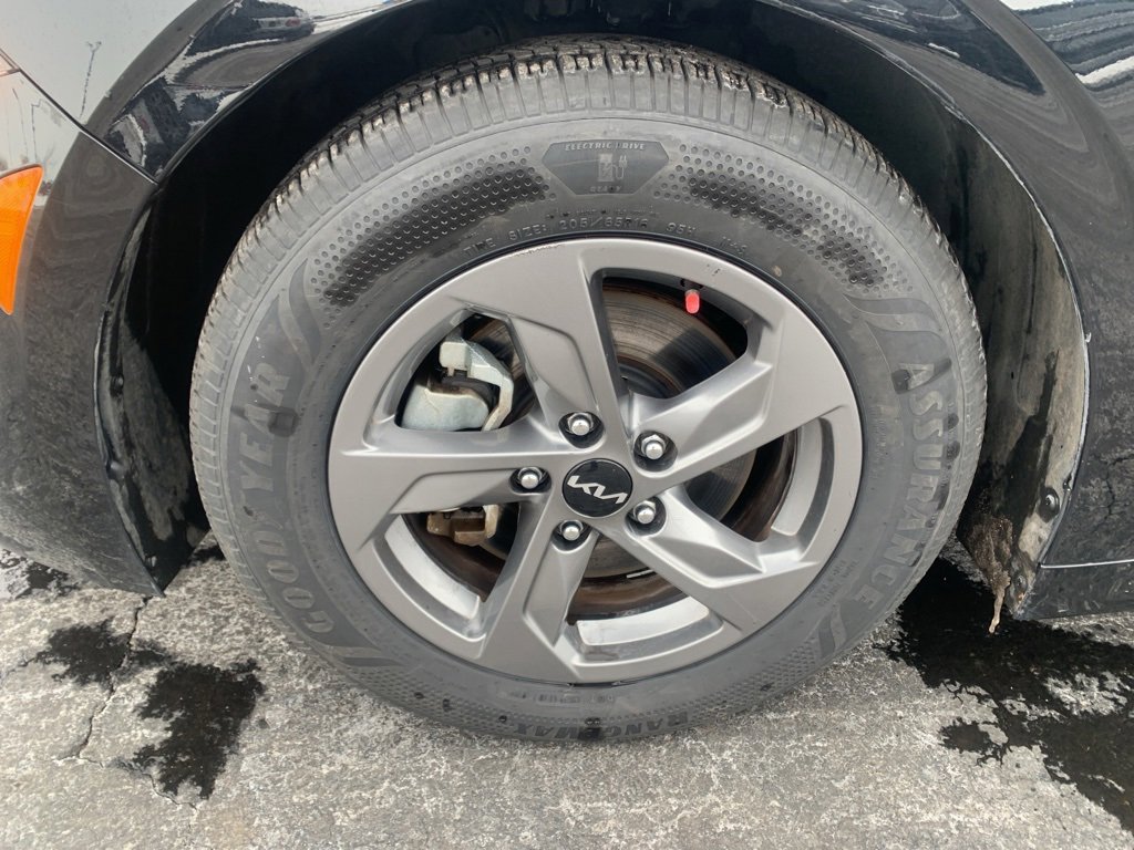 Used 2022 Kia K5 LXS image 12