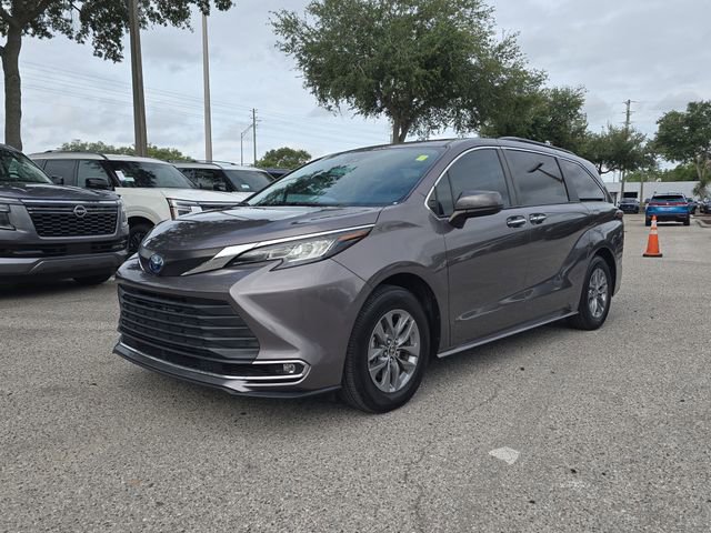 Used 2022 Toyota Sienna XLE FWD image 4