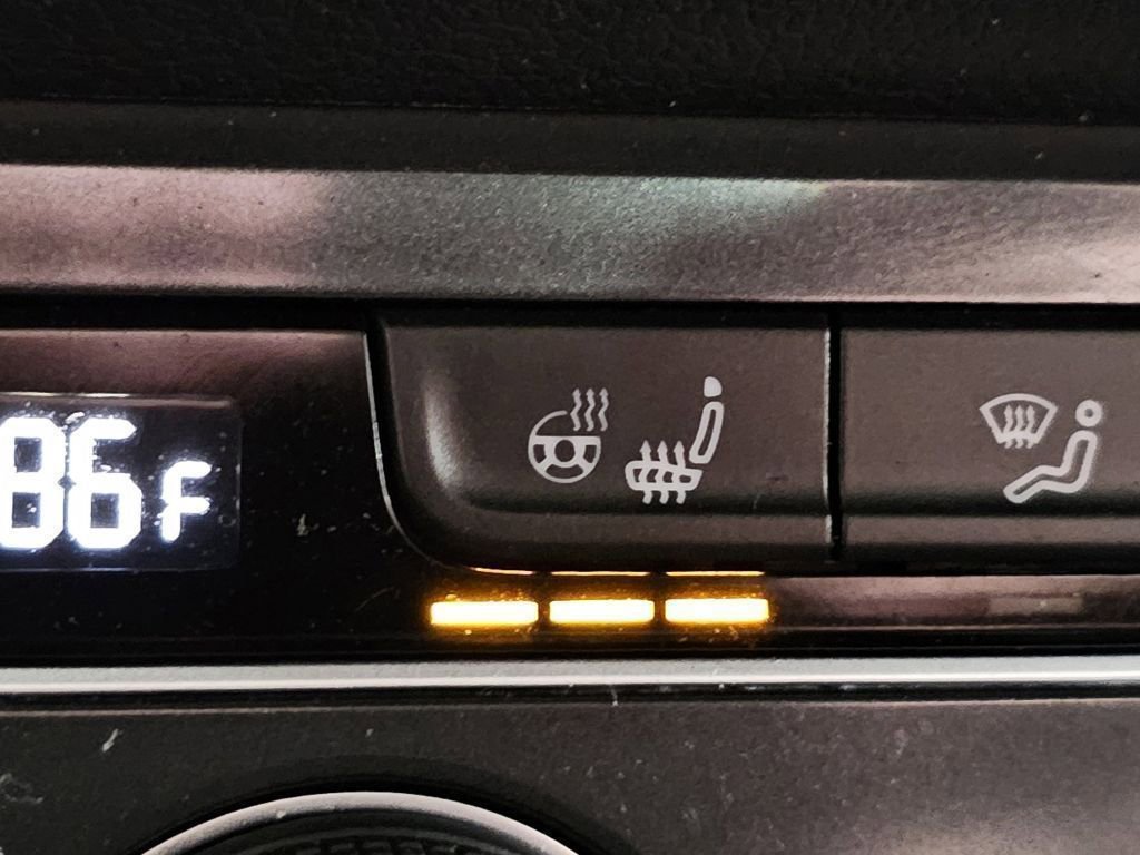 Used 2020 Volkswagen Tiguan SEL image 15