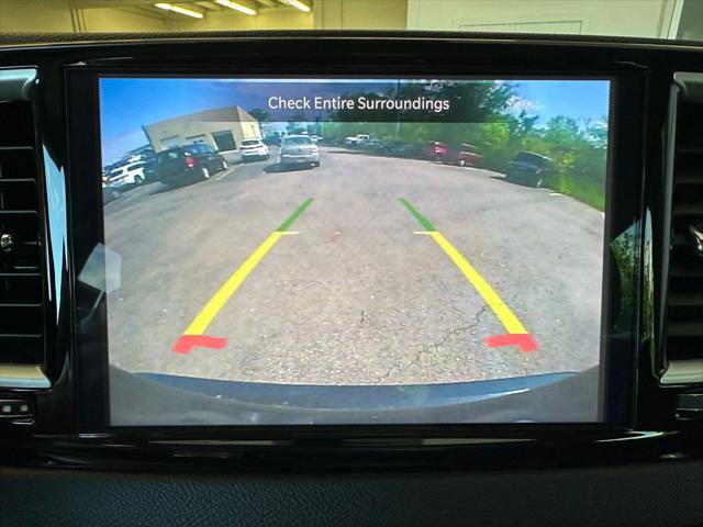 Certified 2022 Chrysler Pacifica Touring-L FWD image 7