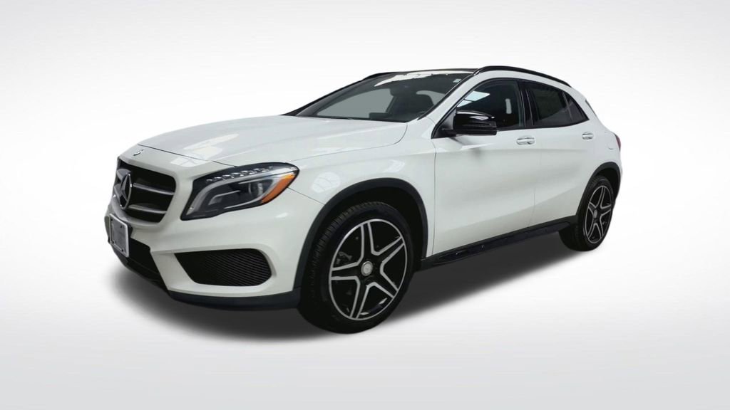 Used 2017 Mercedes-Benz GLA 250 4MATIC image 4