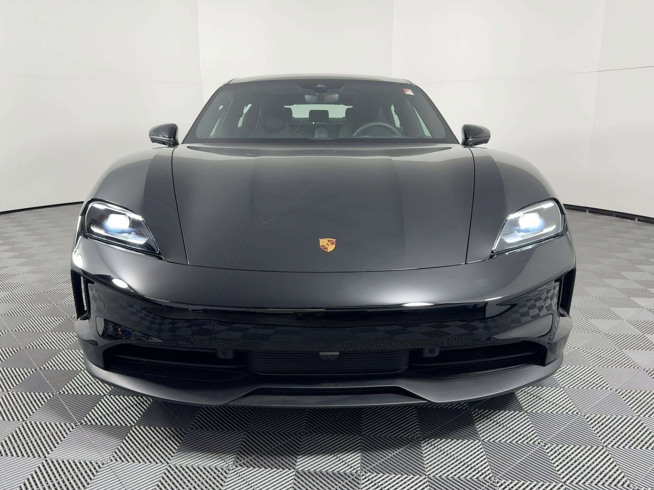 Used 2025 Porsche Taycan RWD image 6