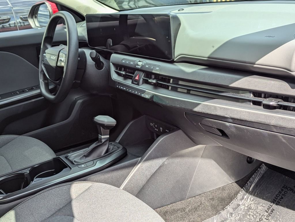 Used 2025 Kia K4 LXS image 31