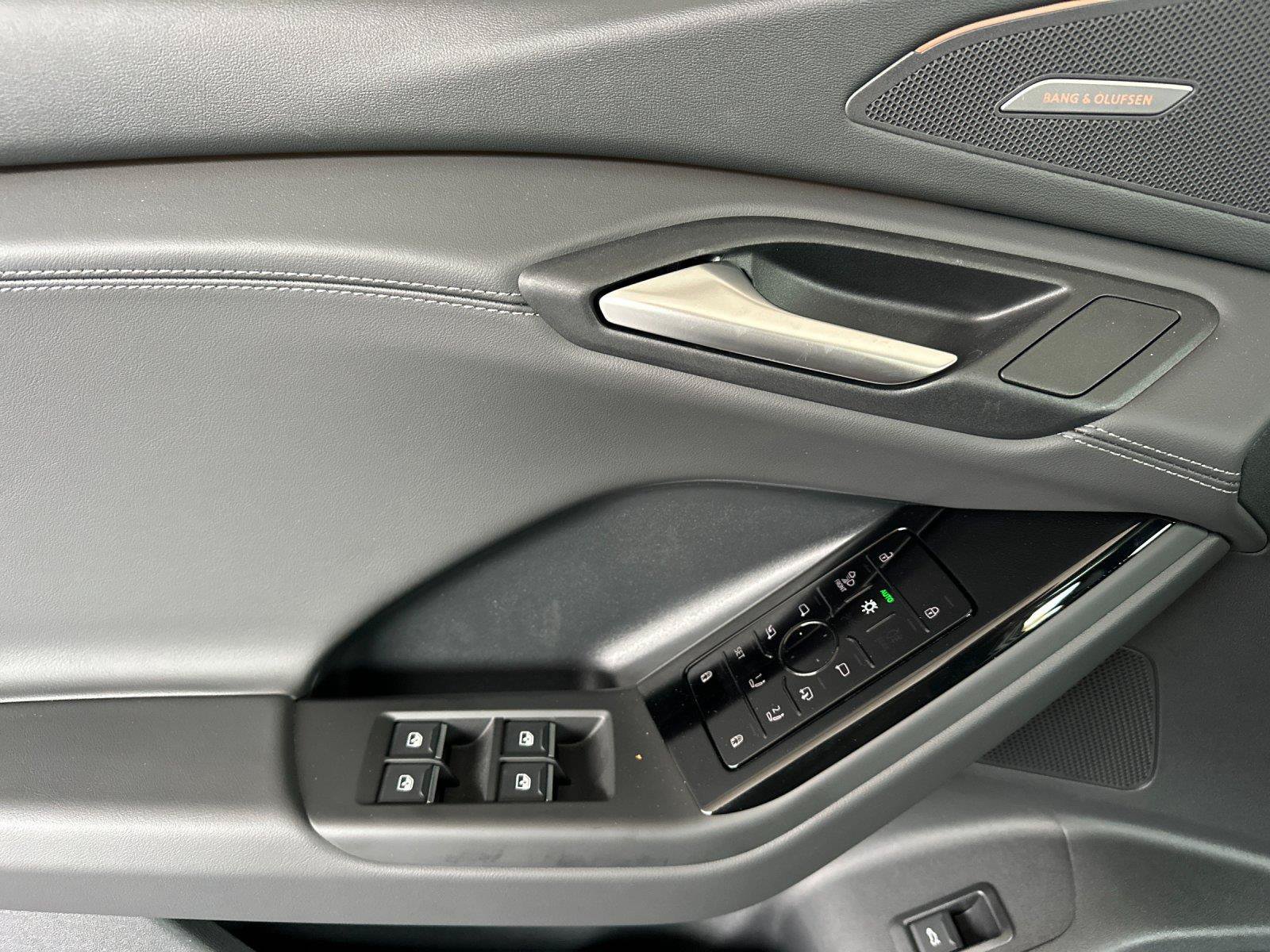 New 2027 Audi SQ6 e-tron Premium Plus AWD/4WD image 10