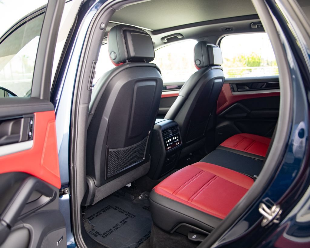 Certified 2026 Porsche Cayenne AWD/4WD image 27