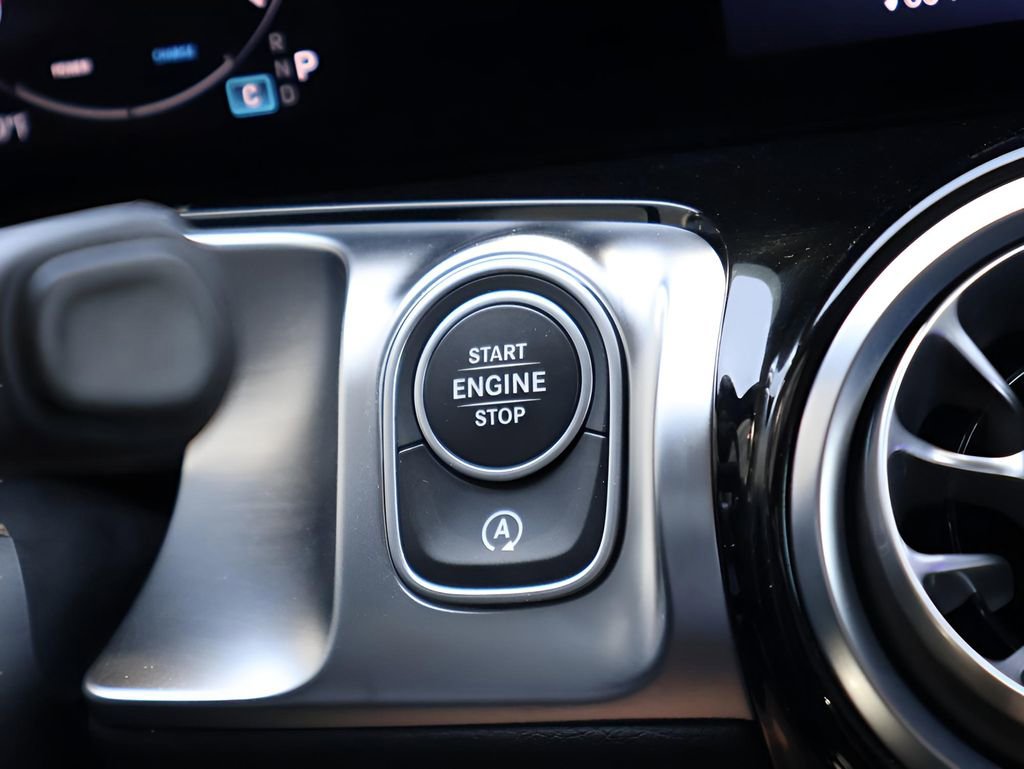 Certified 2025 Mercedes-Benz GLB 250 4MATIC image 29