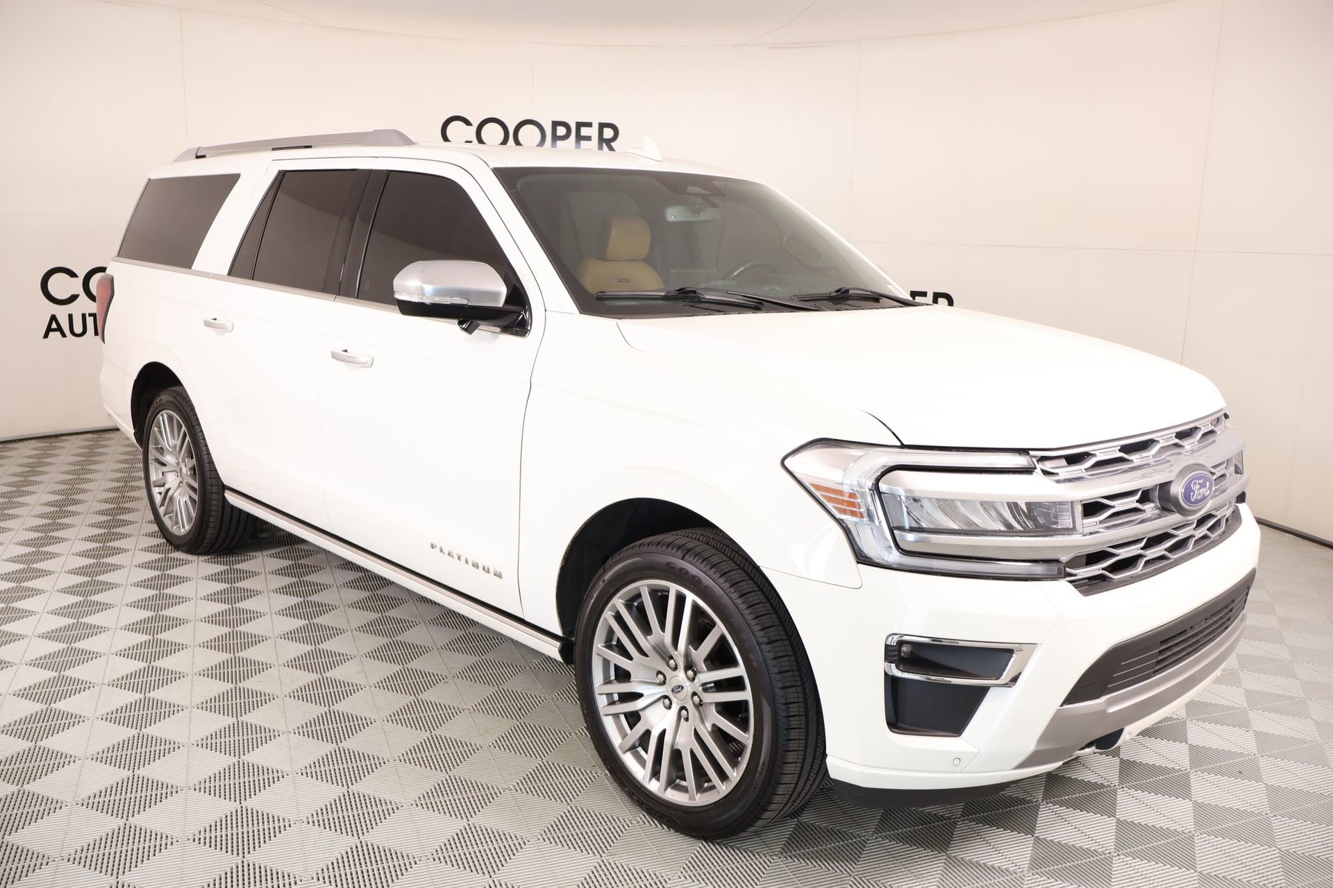 Used 2023 Ford Expedition Max Platinum AWD/4WD image 1
