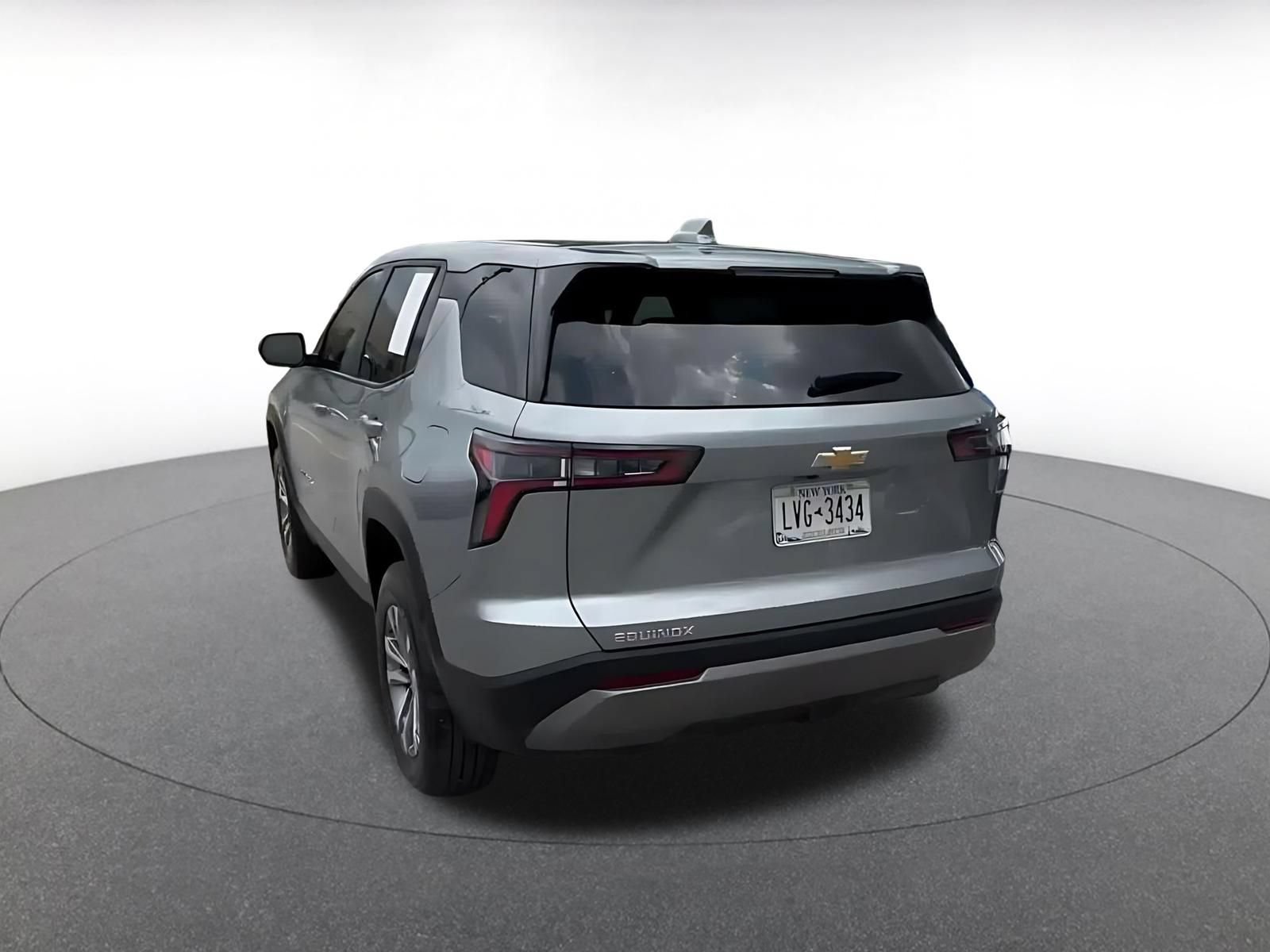 Used 2025 Chevrolet Equinox LT FWD image 11