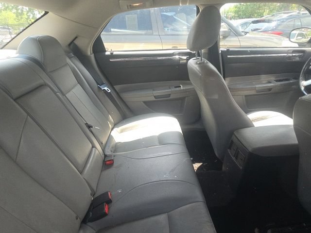 Used 2006 Chrysler 300 Touring w/ Comfort/Convenience Group RWD image 9