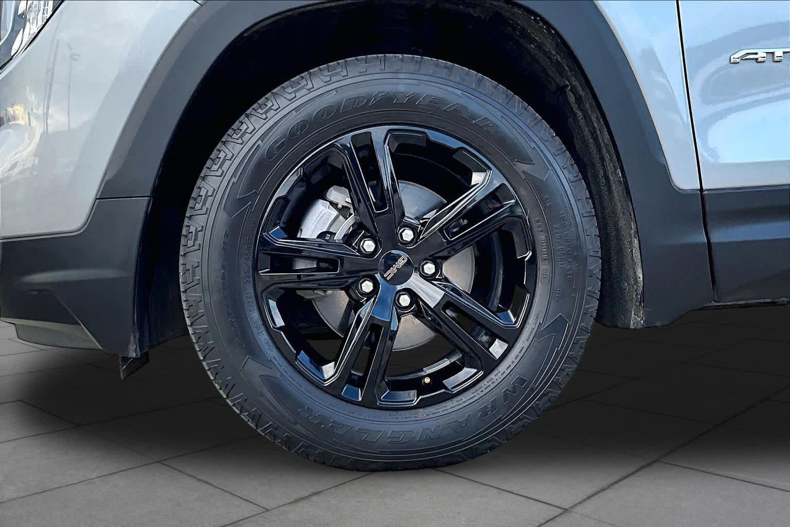 Used 2024 GMC Terrain AT4 w/ Tech Package AWD/4WD image 11